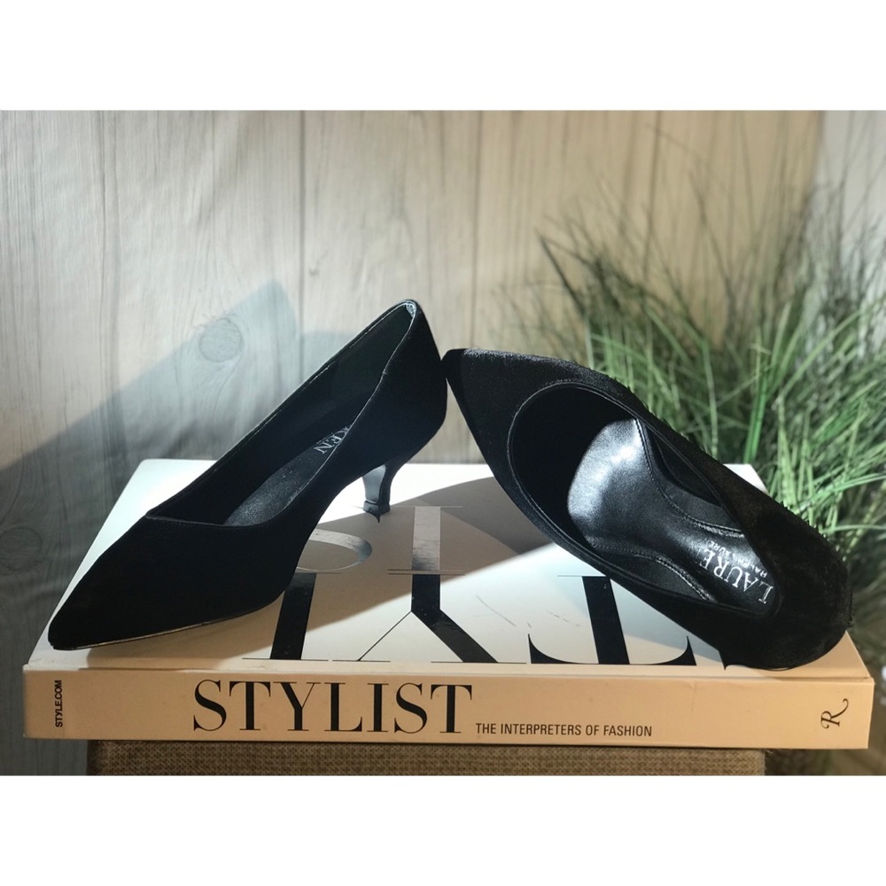 Sassy Velvet pumps